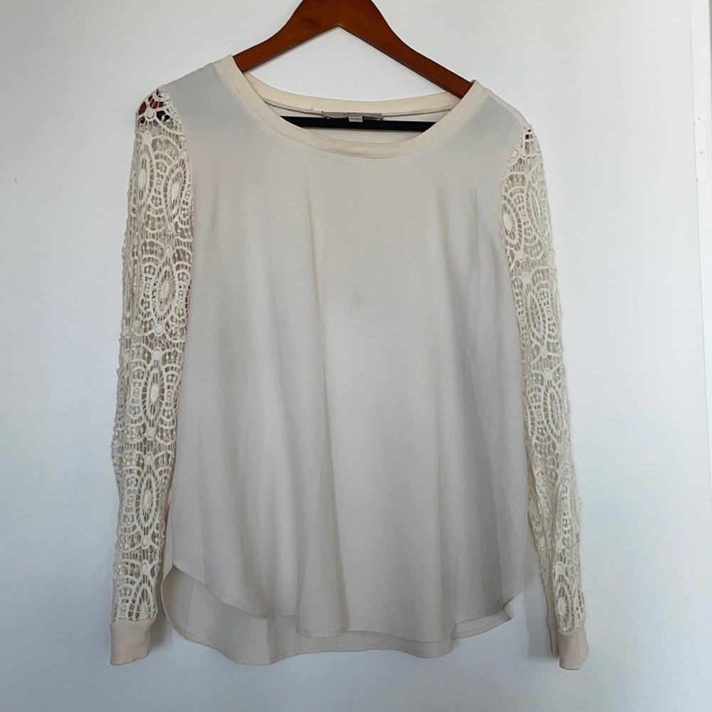 LAST DAY DEC. 10 
MOVING. CLOSE OUT. LOFT ELEGANT BLOUSE